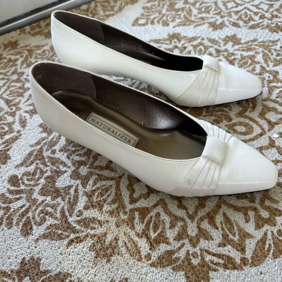 Vintage Naturalizer Off White Heels 8.5 - Picture 4 of 10